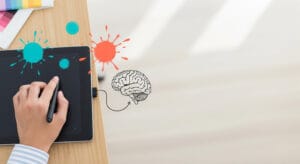 Psychologie des couleurs : tablette graphique en train de dessiner
